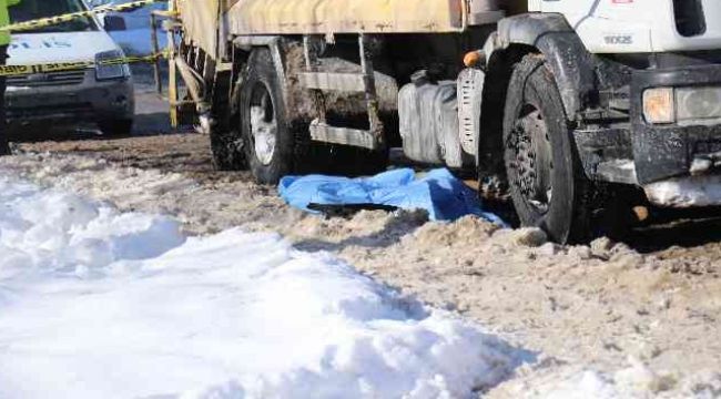 Karda kayarak kamyonun altına giren kadın feci şekilde öldü