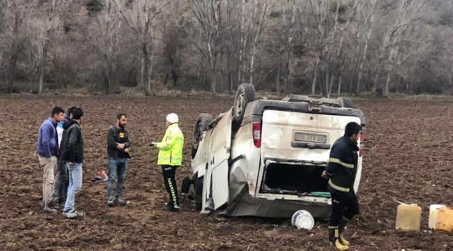 Tokat'ta minibüs tarlaya devrildi