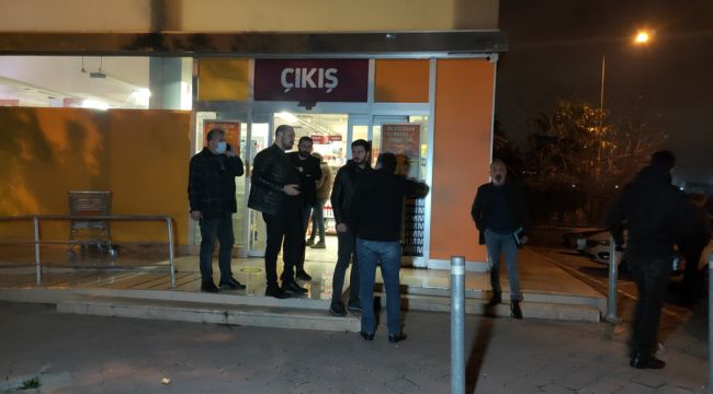 Antalya'da zincir market şubesinde cerrahi maskeli silahlı soygun