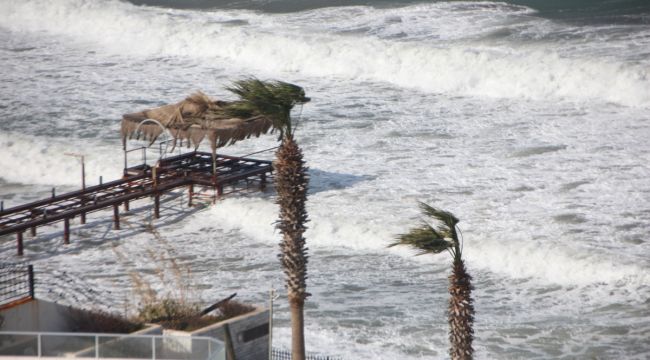 Bodrum'da fırtına 74 kilometre hıza ulaştı