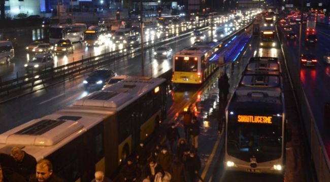 İstanbul güne yağmurla uyandı