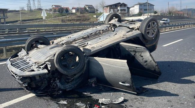 Traktörle çarpışan otomobil takla attı 3 kişi yaralandı