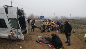 Amasya'da tarım işçilerini taşıyan minibüs devrildi