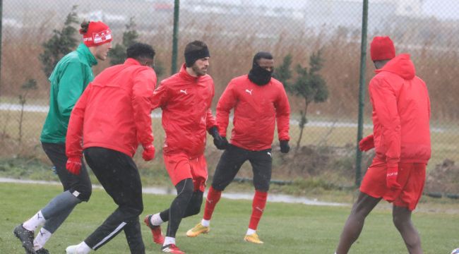 Sivasspor'da Fatih Karagümrük maçı öncesi 2 sakat