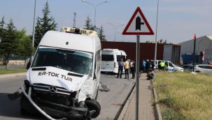 İşçi servisleri çarpıştı: Çok sayıda kişi yaralandı