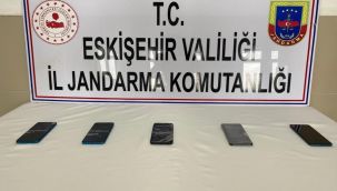 Kaçak cep telefonu satılan işyerine jandarmadan operasyon