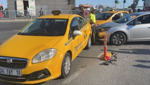 İstanbul'da 4 araç zincirleme kazaya karıştı