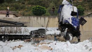 Boya yüklü tır yoldan uçtu: Vatandaş deprem sandı