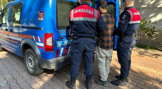 Antalya'da 13 yıl 8 ay kesinleşmiş hapis cezasıyla aranan şahıs yakalandı