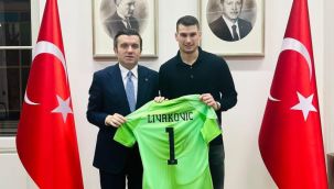 Dominik Livakovic formasını ve eldivenlerini depremzedelere bağışladı