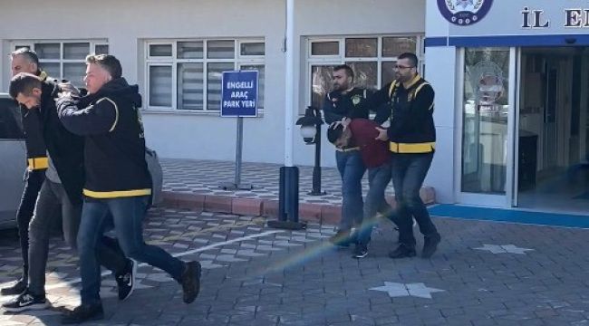 “Dövme yapmadı” diye iş yerine ateş açan 2 şahıs tutuklandı