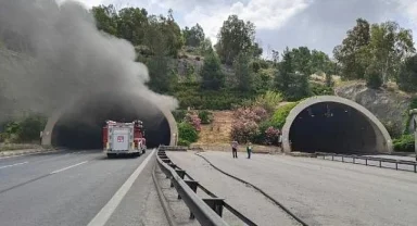 İzmir'de tünelde tır yandı 17 kişi dumandan etkilendi