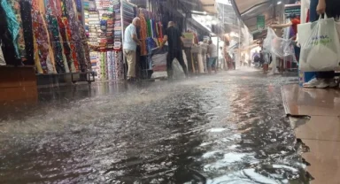 Her yağmurda olduğu gibi İzmir'i yine sağanak vurdu