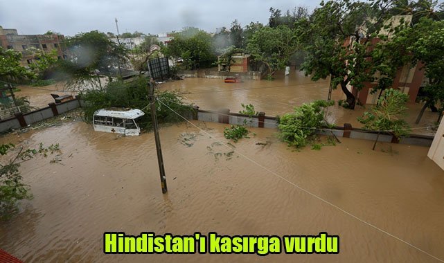 Hindistan'ı kasırga vurdu