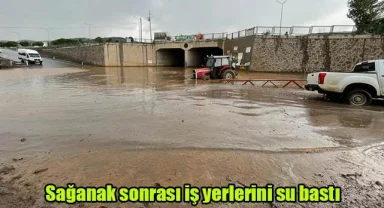 Sağanak sonrası iş yerlerini su bastı