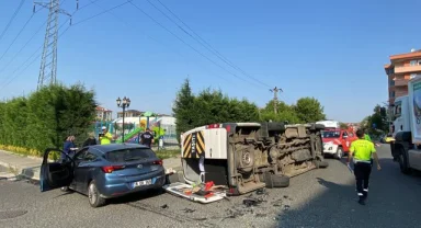 Otomobille çarpışan işçi servisi devrildi