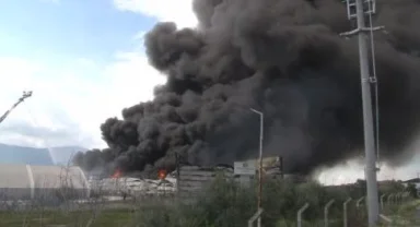 İzmir'de lojistik firmasının soğuk hava deposunda büyük yangın