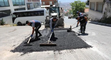 Bayraklı'da yollar yenileniyor