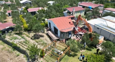 Seferihisar'da hobi bahçelerinin yıkımına başlandı