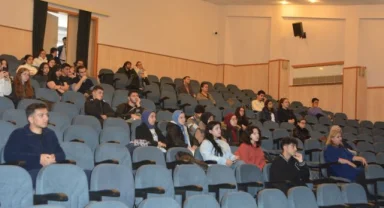 Ege Üniversitesinde öğrencilere “Etkili İletişim ve Sunum Teknikleri” semineri verildi