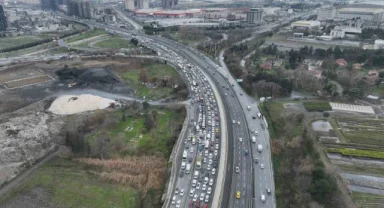 Küçükçekmece'de otomobil yangını