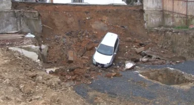 Kartal’da toprak kayması: Binadakiler tahliye edildi