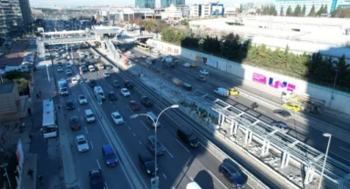 Metrobüste Topkapı - Küçükçekmece arası 16 ayda açılmıştı, Yenibosna istasyonu 6 ayda yapılamadı