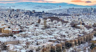 Başkent beyaza büründü