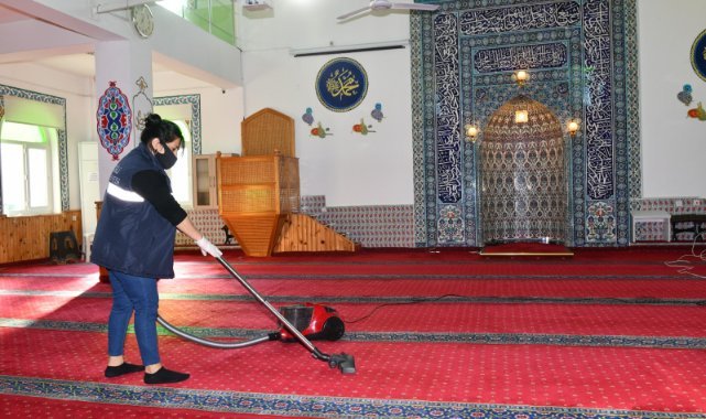 Çiğli’de İbadethanelere Ramazan Temizliği