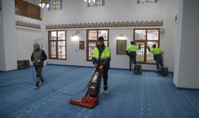 Dikili Belediyesi’nden Ramazan Ayı Öncesi Cami Temizliği