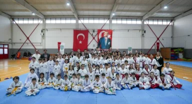 Gaziemir’in taekwondocuları kuşak heyecanı yaşadı