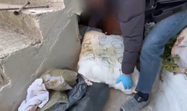 İzmir’de bir adreste 102 kilo 50 gram uyuşturucu ele geçirildi