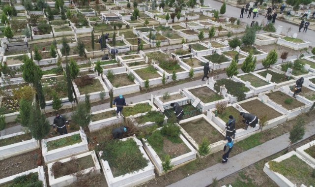 Manisa’da mezarlık bakımları aralıksız devam ediyor