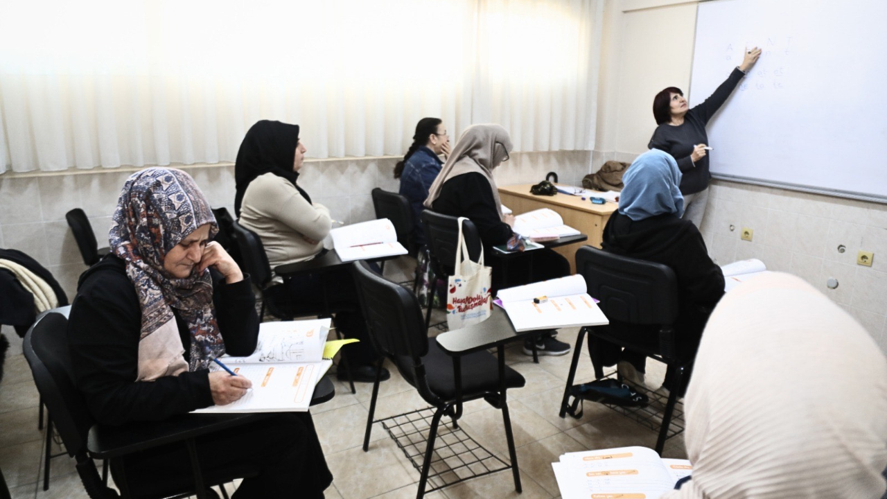 Bayraklı Belediyesi'nden hayatlara dokunan kurs