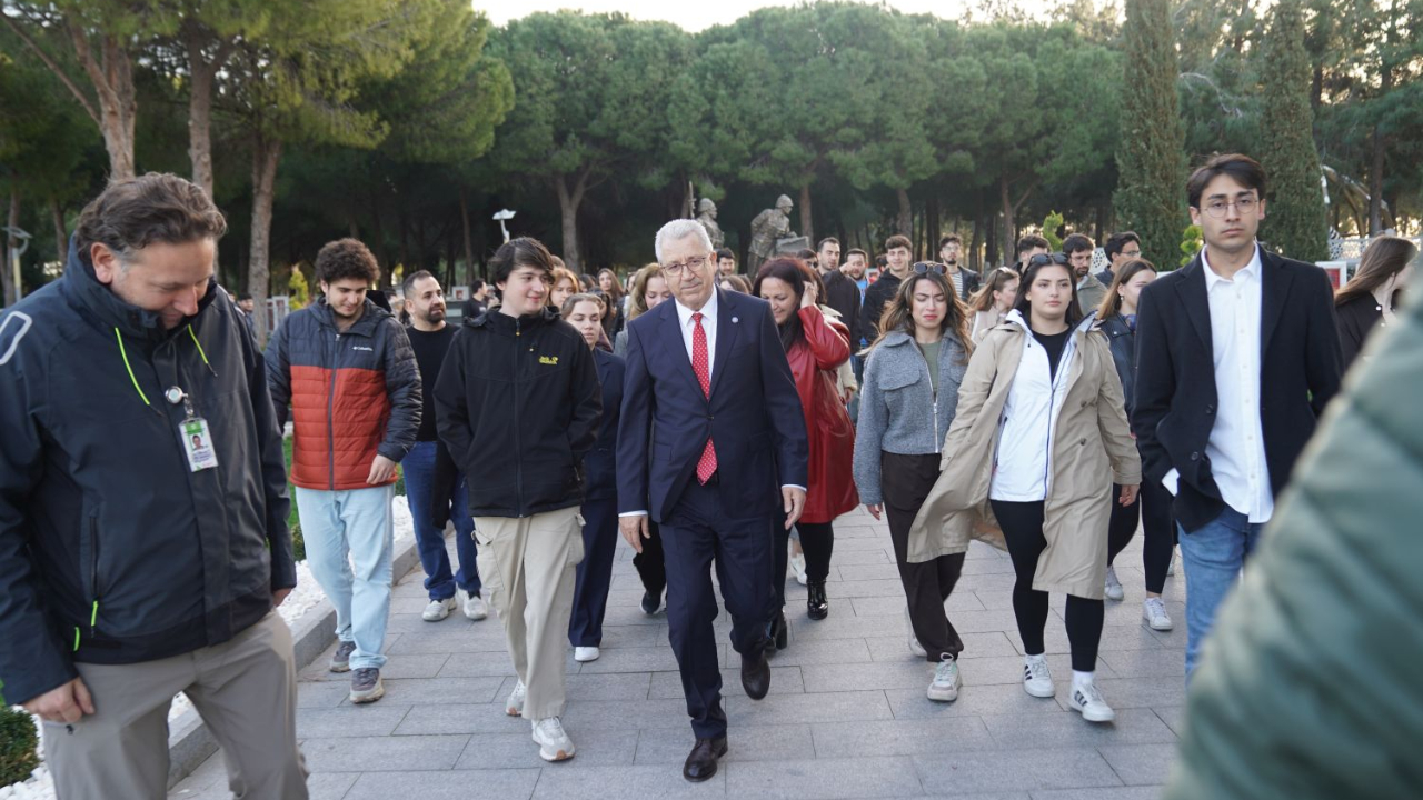 Ege Üniversitesi öğrencileri Çanakkale şehitlerinin huzuruna çıktı