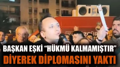 Başkan Eşki,  'Hükmü Kalmamıştır' diyerek diplomasını yaktı