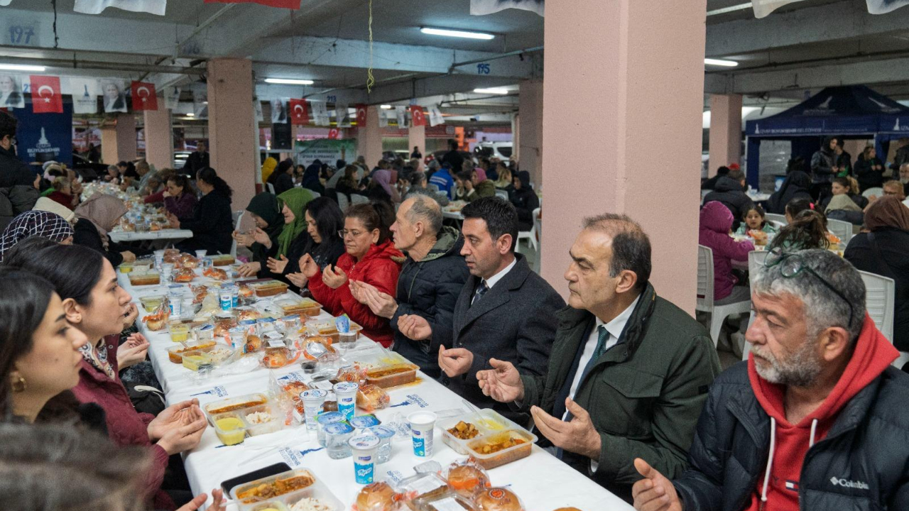 İzmir’in dayanışma sofrası Bayraklı’da kuruldu