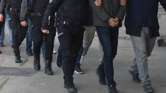 İzmir'de FETÖ operasyonu: 9 polis gözaltında