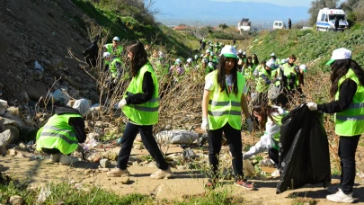 Birgi Deresi Öğrenciler Tarafından Temizlendi