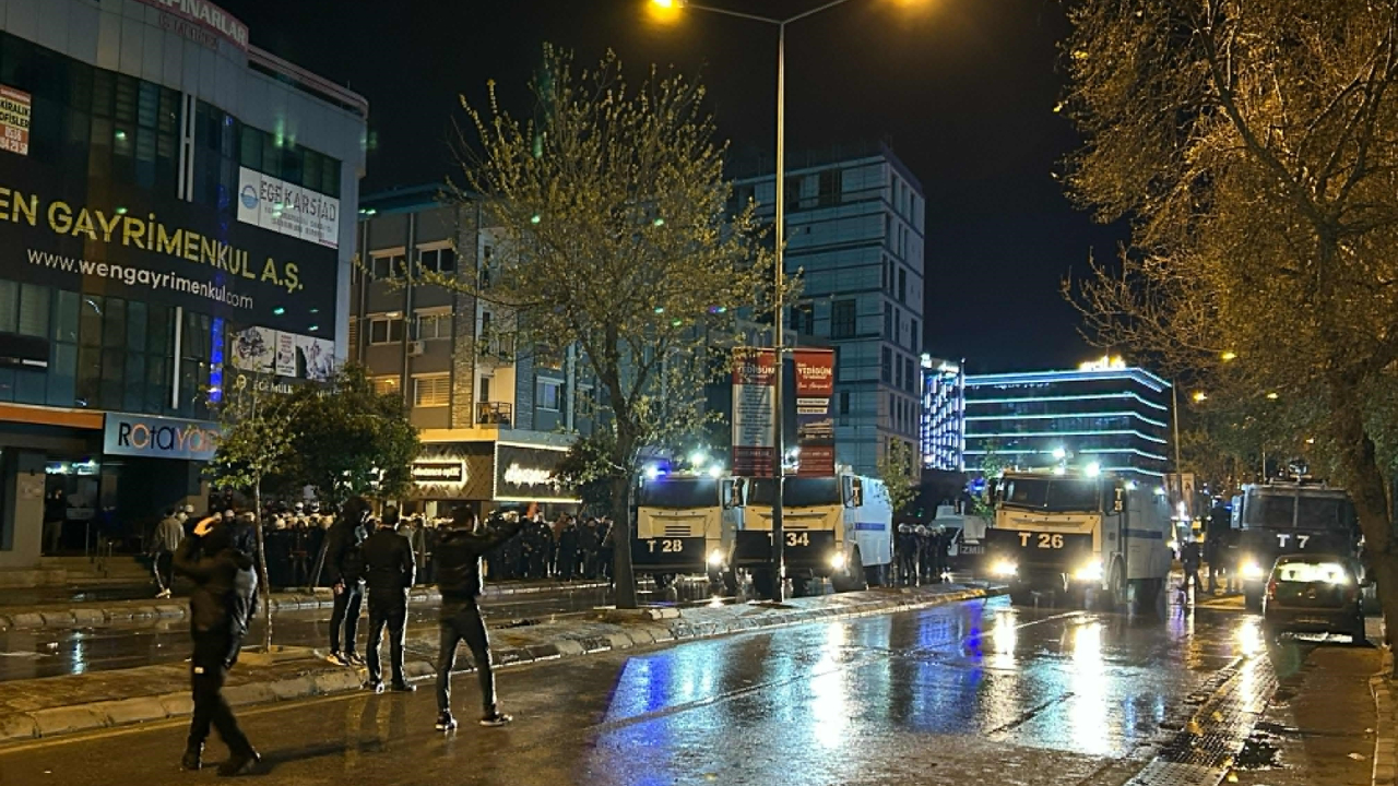 İzmir'de izinsiz yürüyüşlerde 176 gözaltı