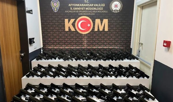 Afyonkarahisar'da silah kaçakçılığı operasyonu: 2 kişi tutuklandı