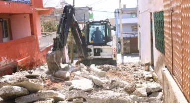 Bayraklı’da yol yenileme seferberliği