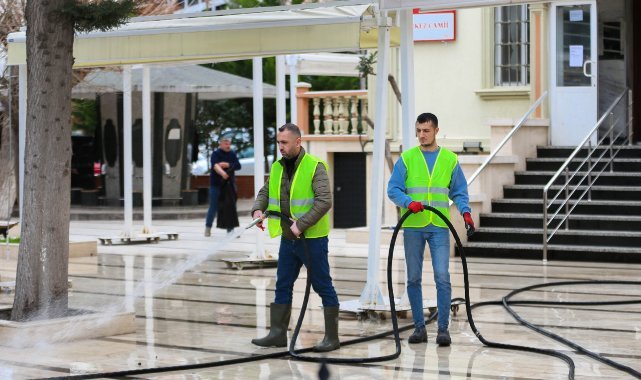 Narlıdere Belediyesi'nde Camilerde titiz temizlik çalışması